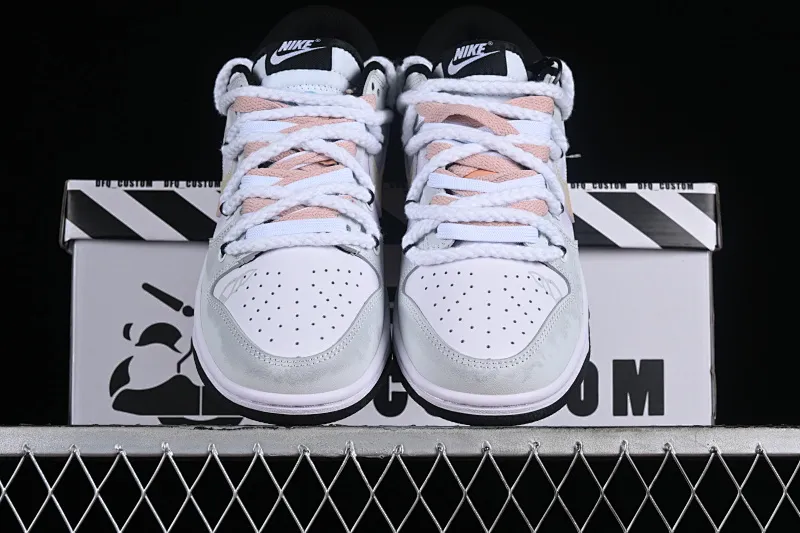All Categories Nk SB Dunk Series Nk SB Dunk Low Low-top sneakers Nk Dunk Low Customized Da Vinci Xingli Flash Wing Simple black, white and gray SB strap low-top casual sneakers CW1590-100